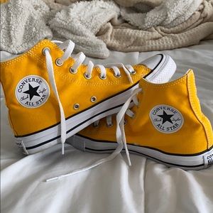 Hightop Yellow Converse